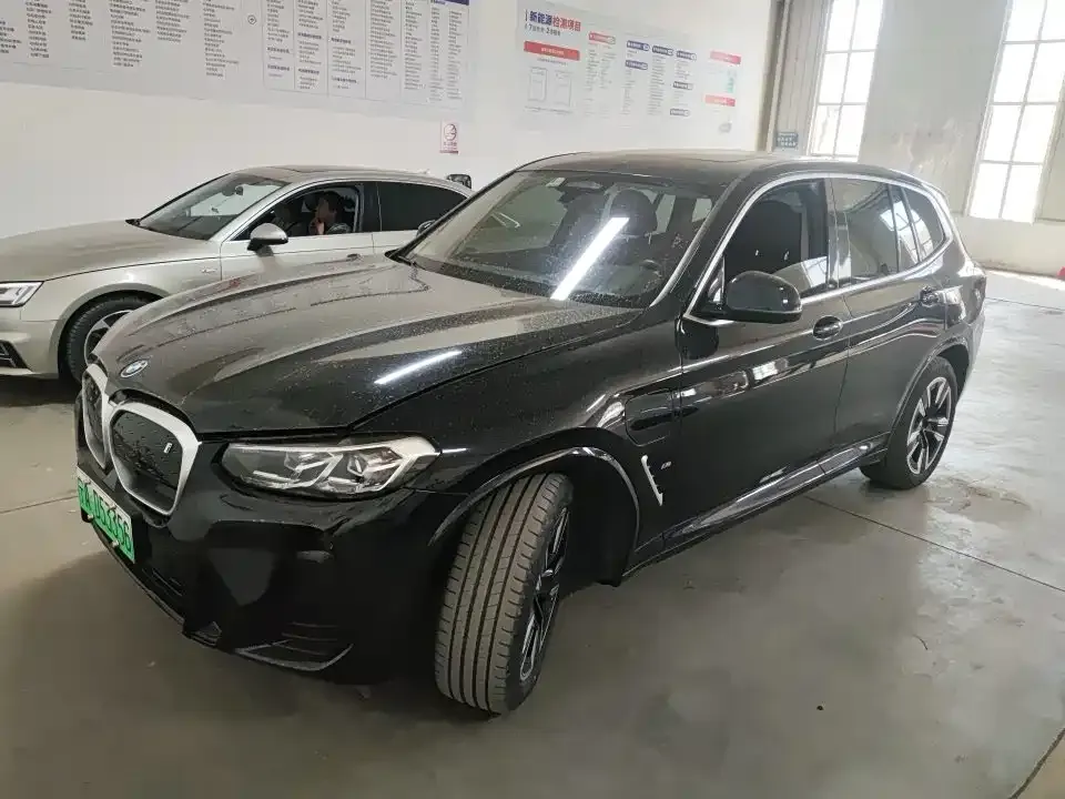 BMW iX3 — фото 1