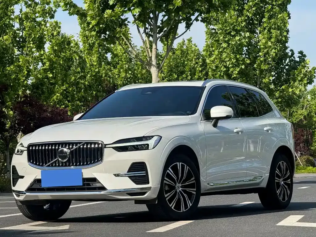 Volvo XC60 — фото 1