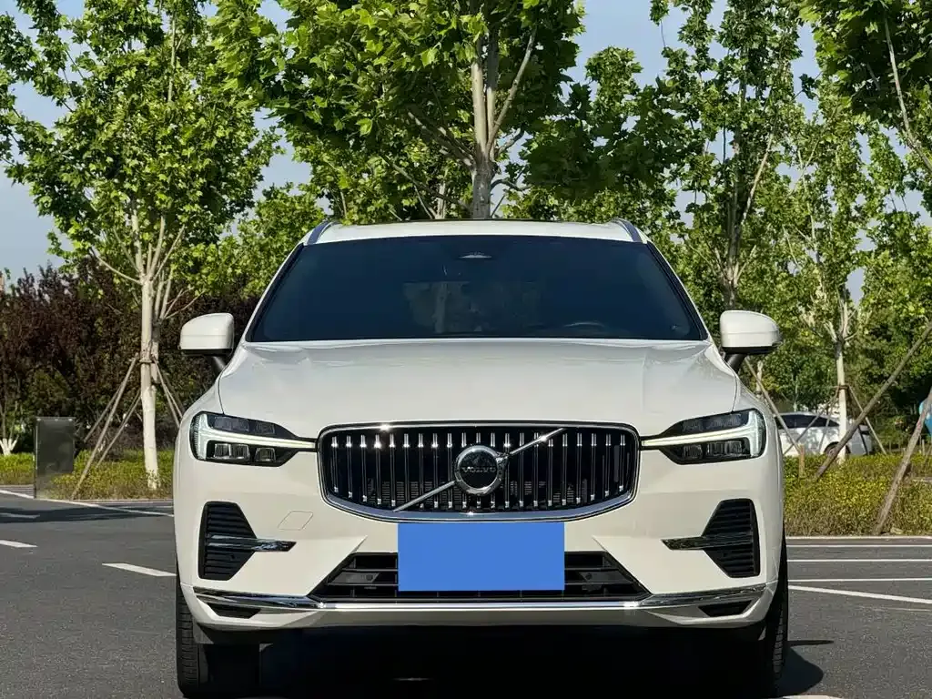 Volvo XC60 — фото 8