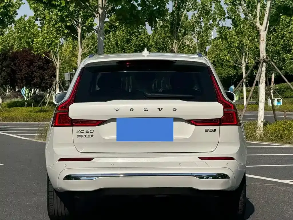 Volvo XC60 — фото 10
