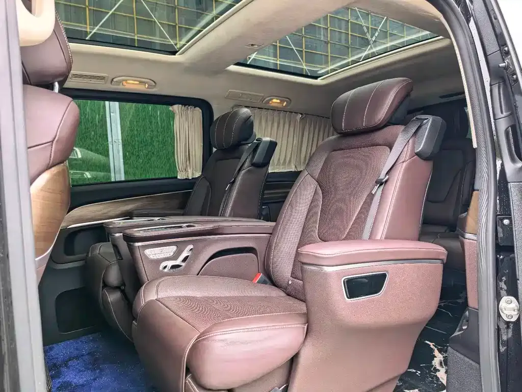 Mercedes-Benz V-Class 2024 из CN, фото 4