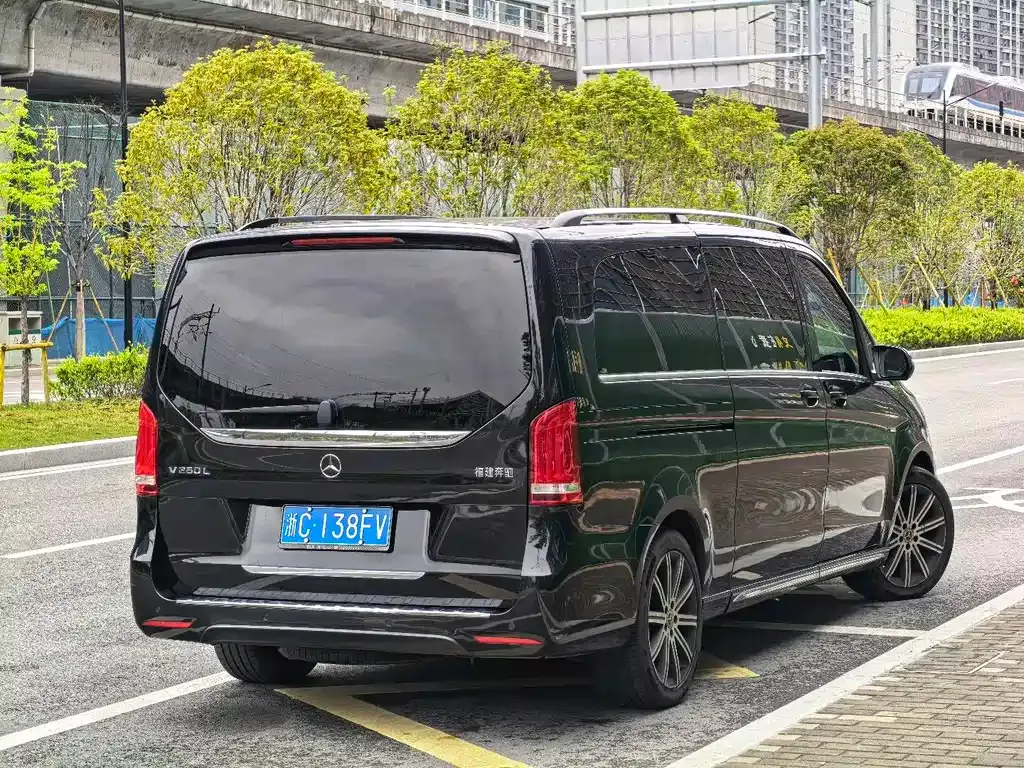Mercedes-Benz V-Class 2024 из CN, фото 6
