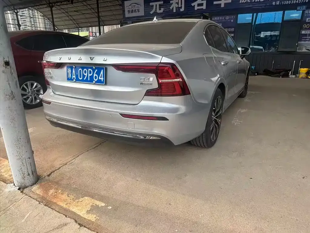 Volvo S60 2023 из CN, фото 2