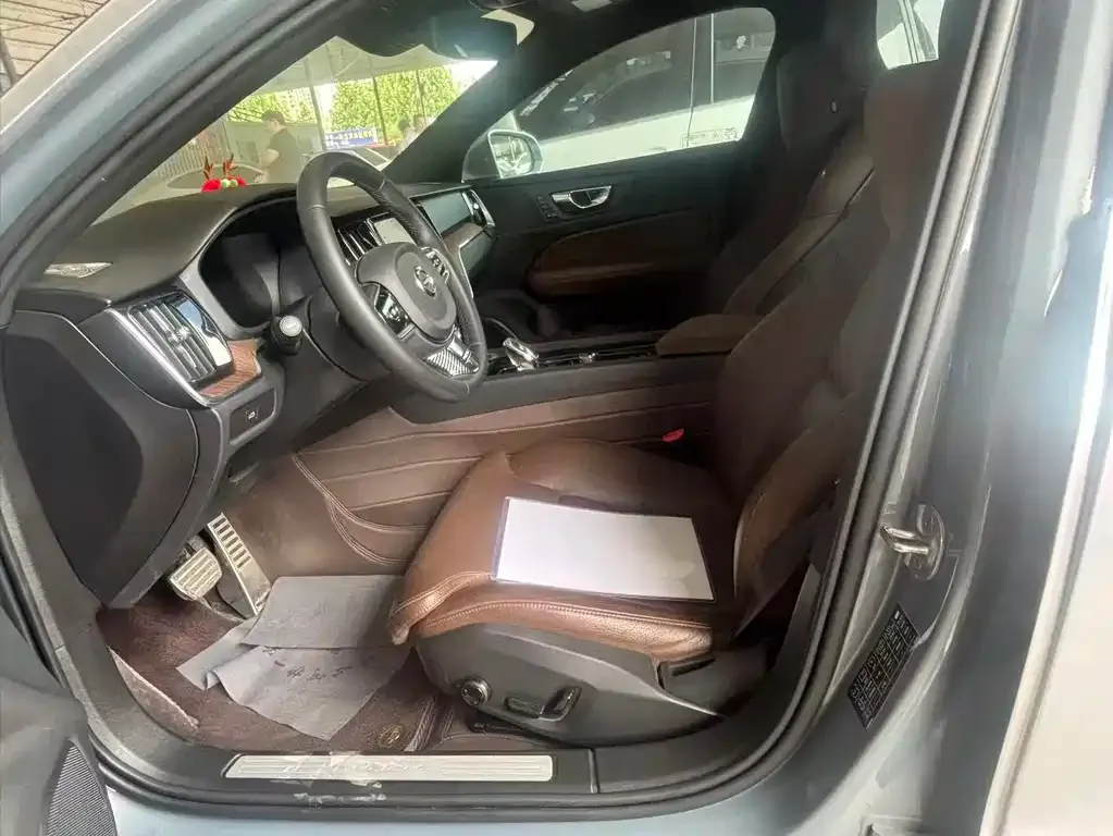 Volvo S60 2023 из CN, фото 6