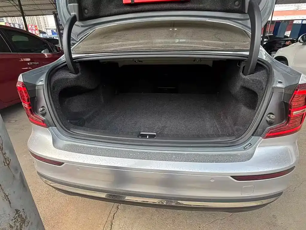 Volvo S60 2023 из CN, фото 5