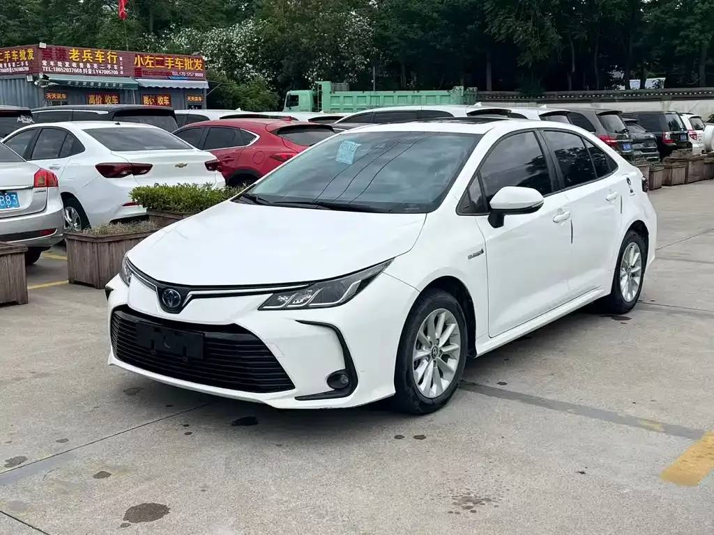 Toyota Corolla — фото 1
