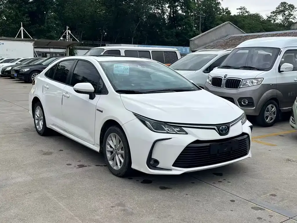 Toyota Corolla — фото 8