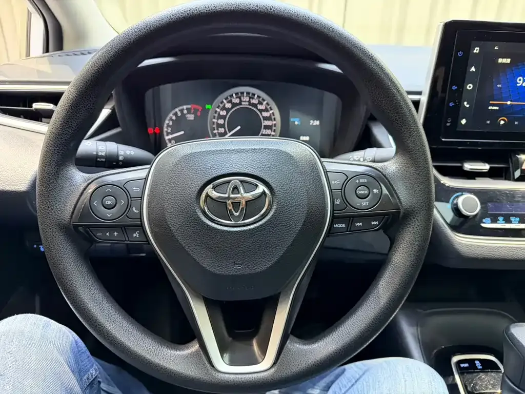 Toyota Corolla — фото 8