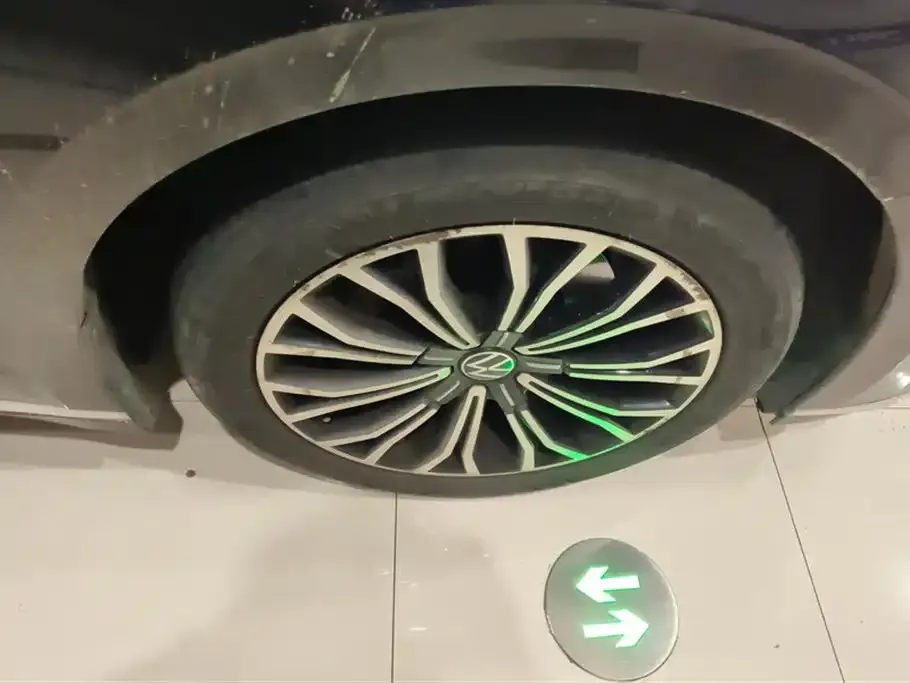 Volkswagen Phideon 2021 из CN, фото 5