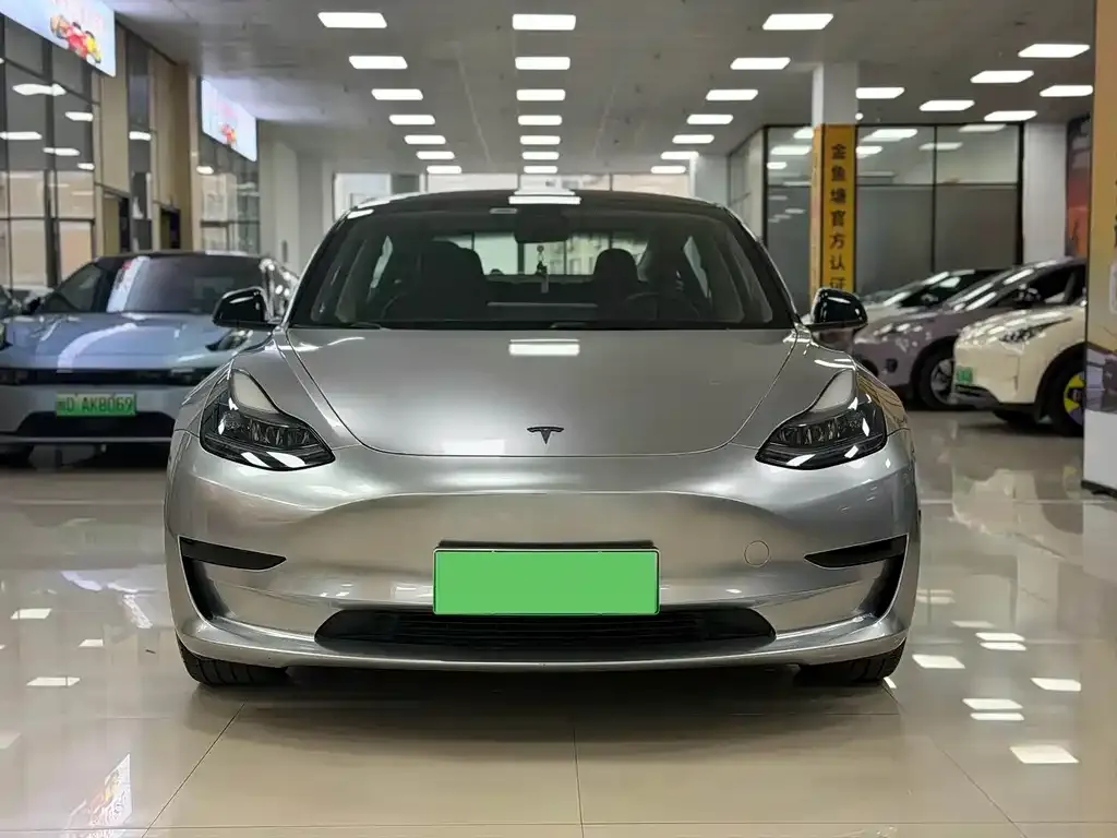 Tesla Model 3 — фото 8