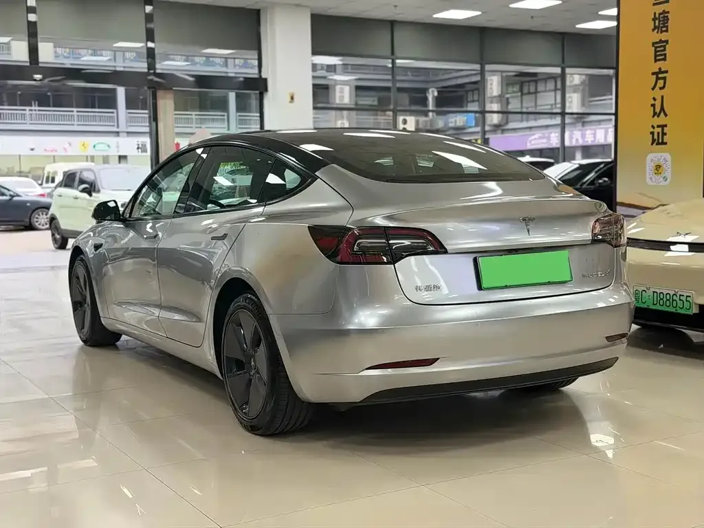 Tesla Model 3 — фото 5