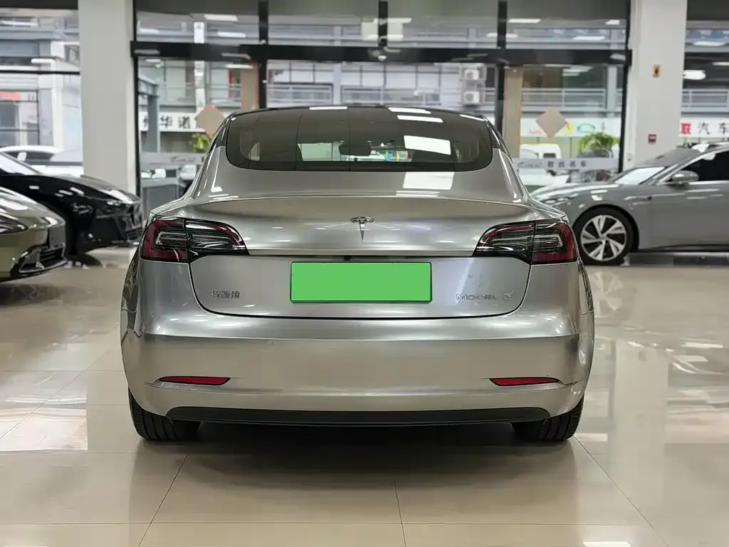 Tesla Model 3 — фото 4