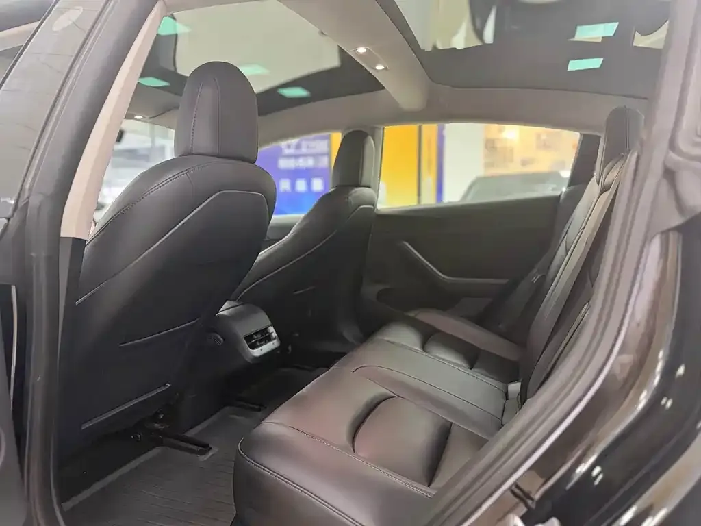Tesla Model 3 — фото 3