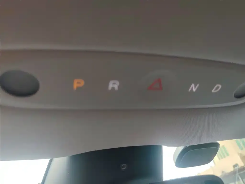 Tesla Model 3 — фото 3