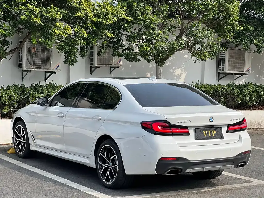BMW 5 Series — фото 9