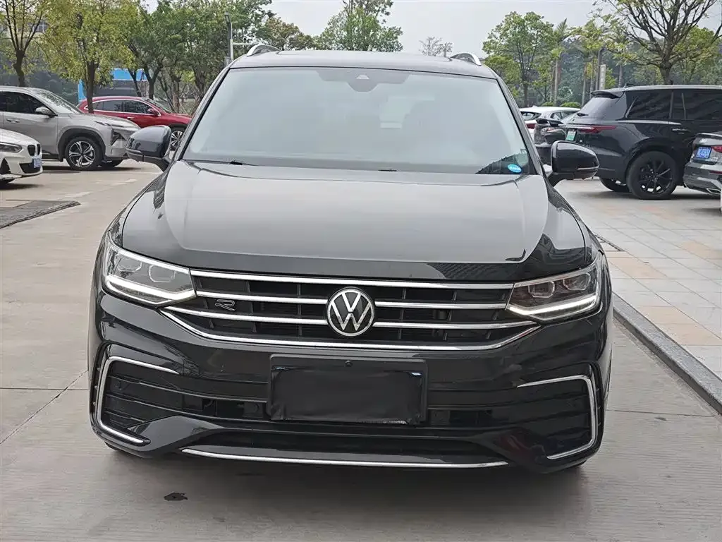 Volkswagen Tiguan L — фото 9