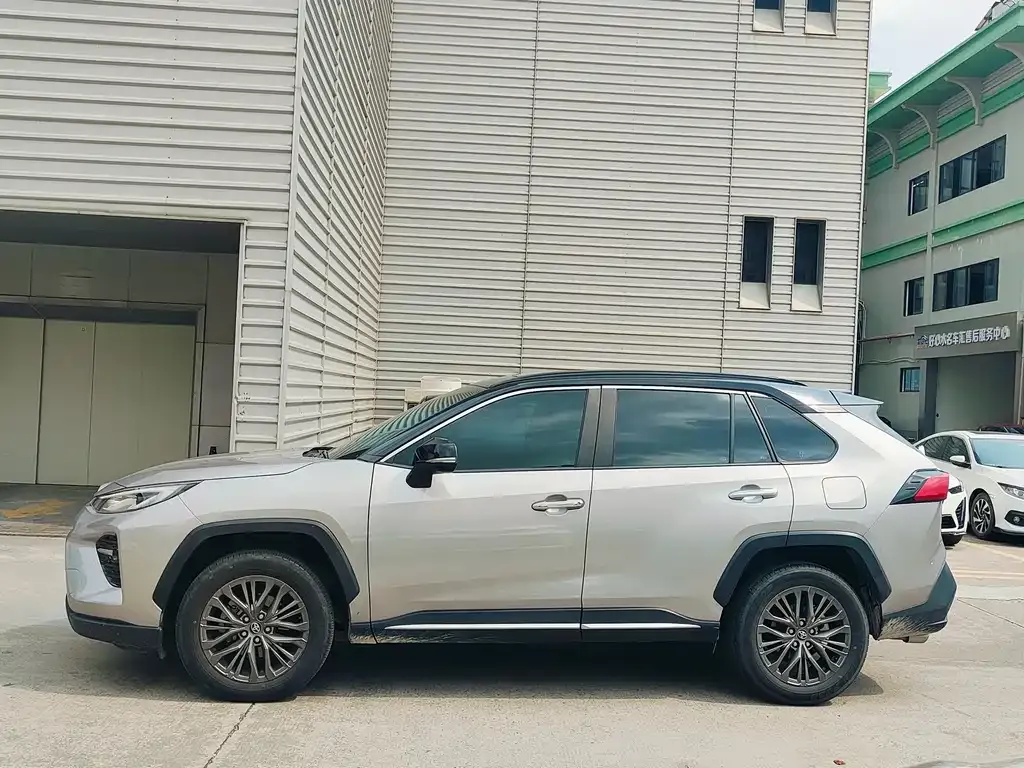 Toyota Wildlander — фото 10