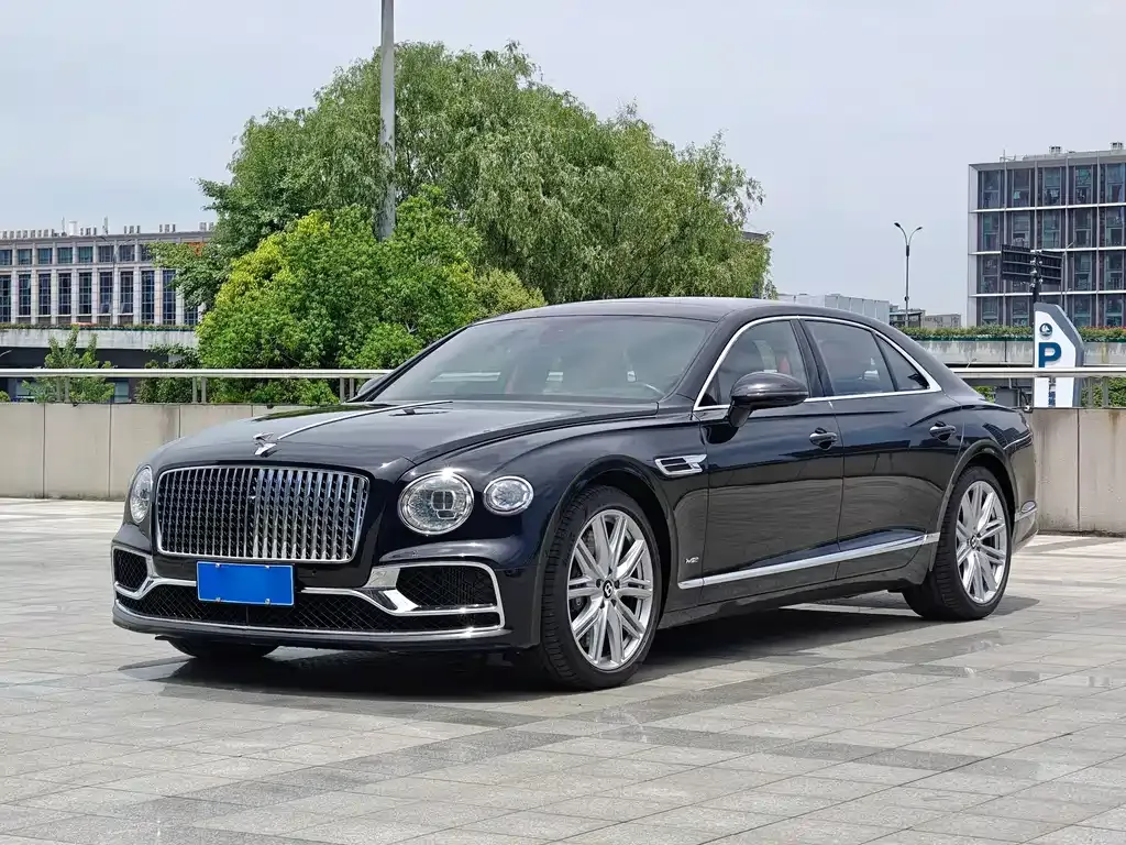 Bentley Flying Spur — фото 1