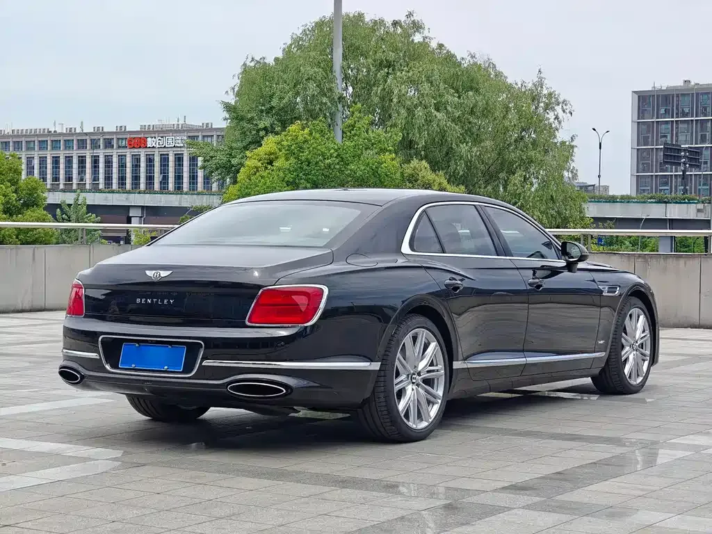 Bentley Flying Spur — фото 6