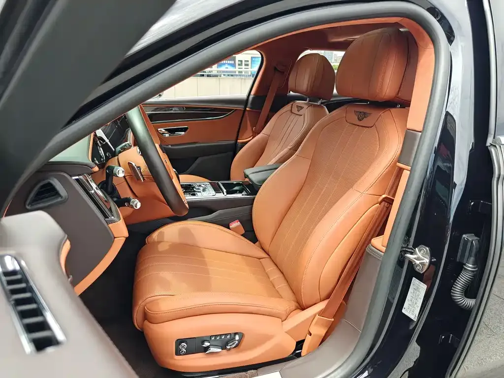 Bentley Flying Spur — фото 4