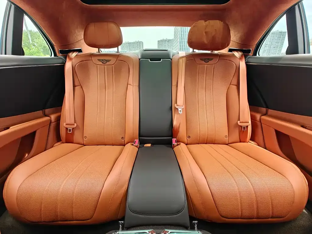 Bentley Flying Spur — фото 3