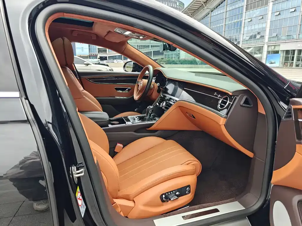 Bentley Flying Spur — фото 8