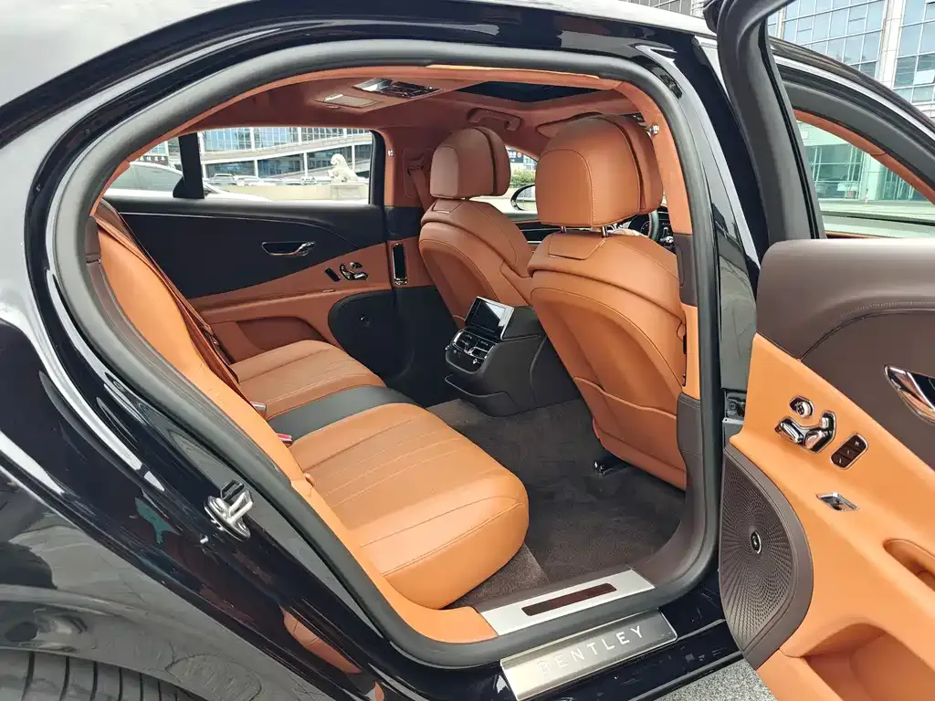 Bentley Flying Spur — фото 5