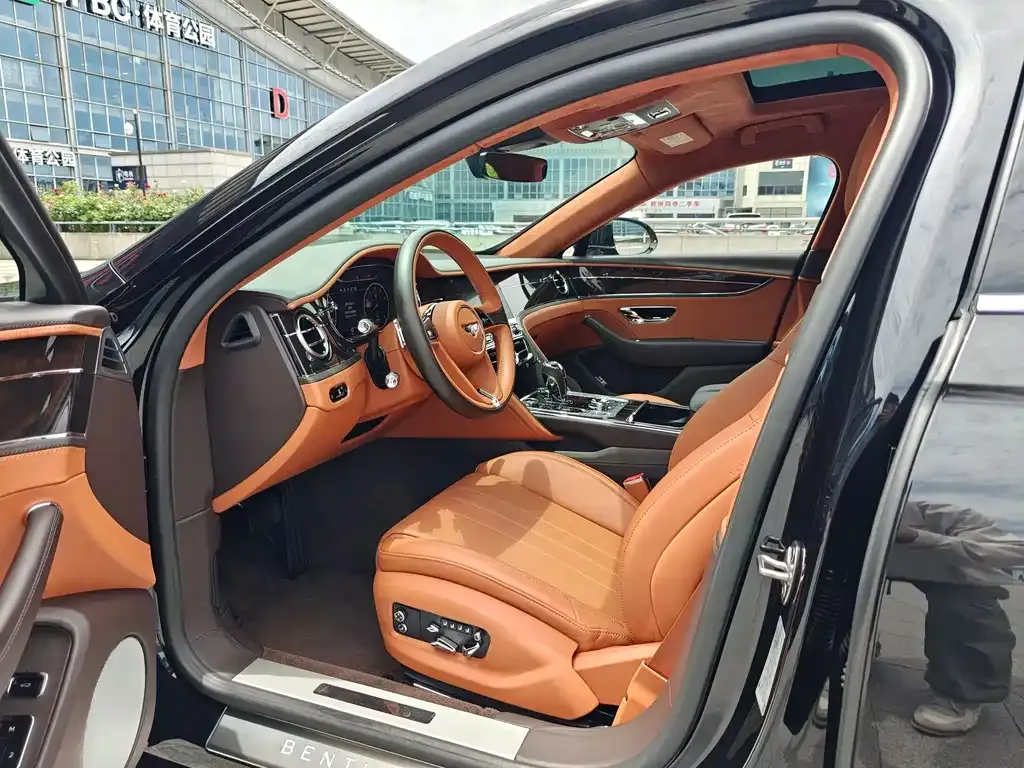 Bentley Flying Spur — фото 7