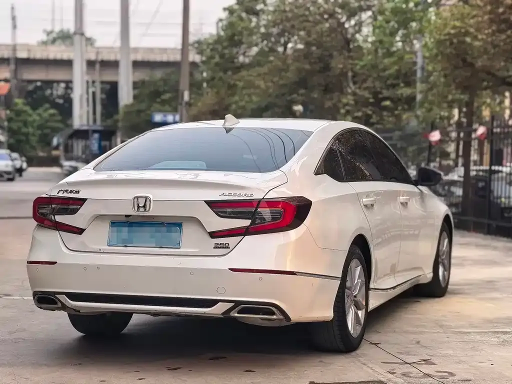 Honda Accord — фото 8