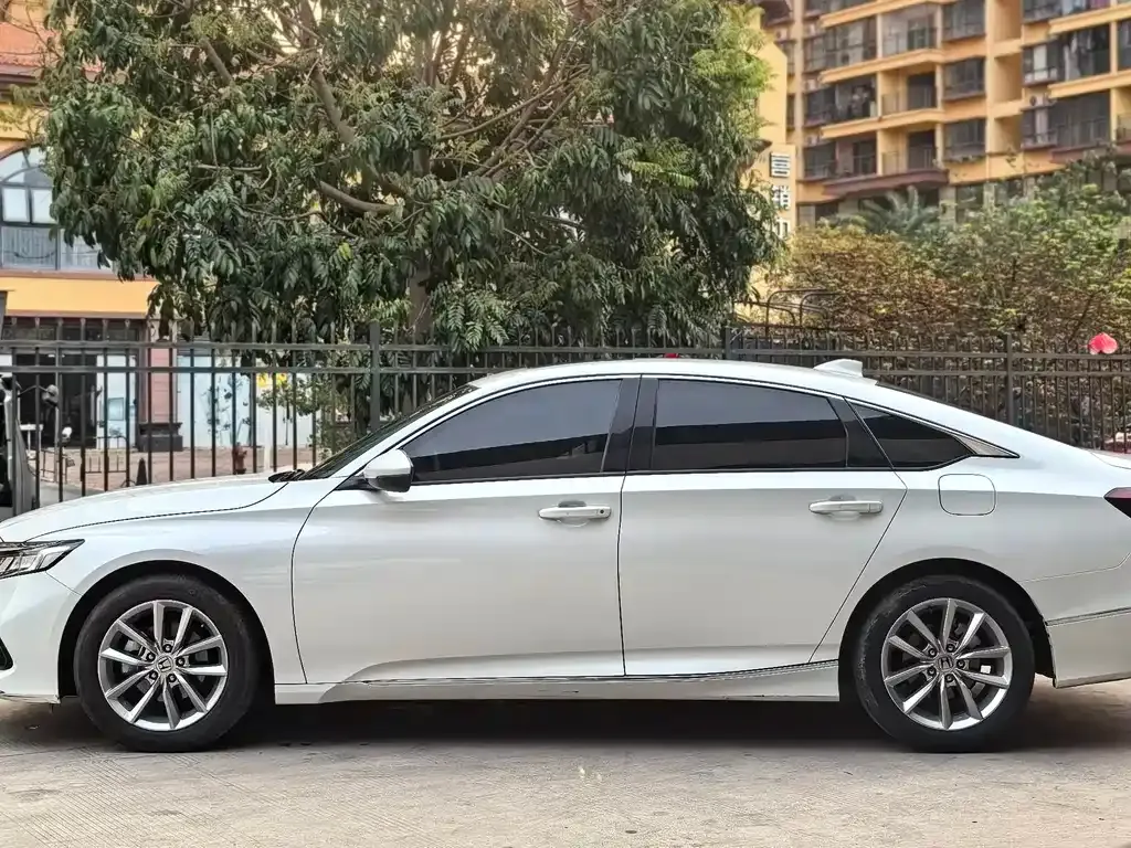 Honda Accord — фото 10
