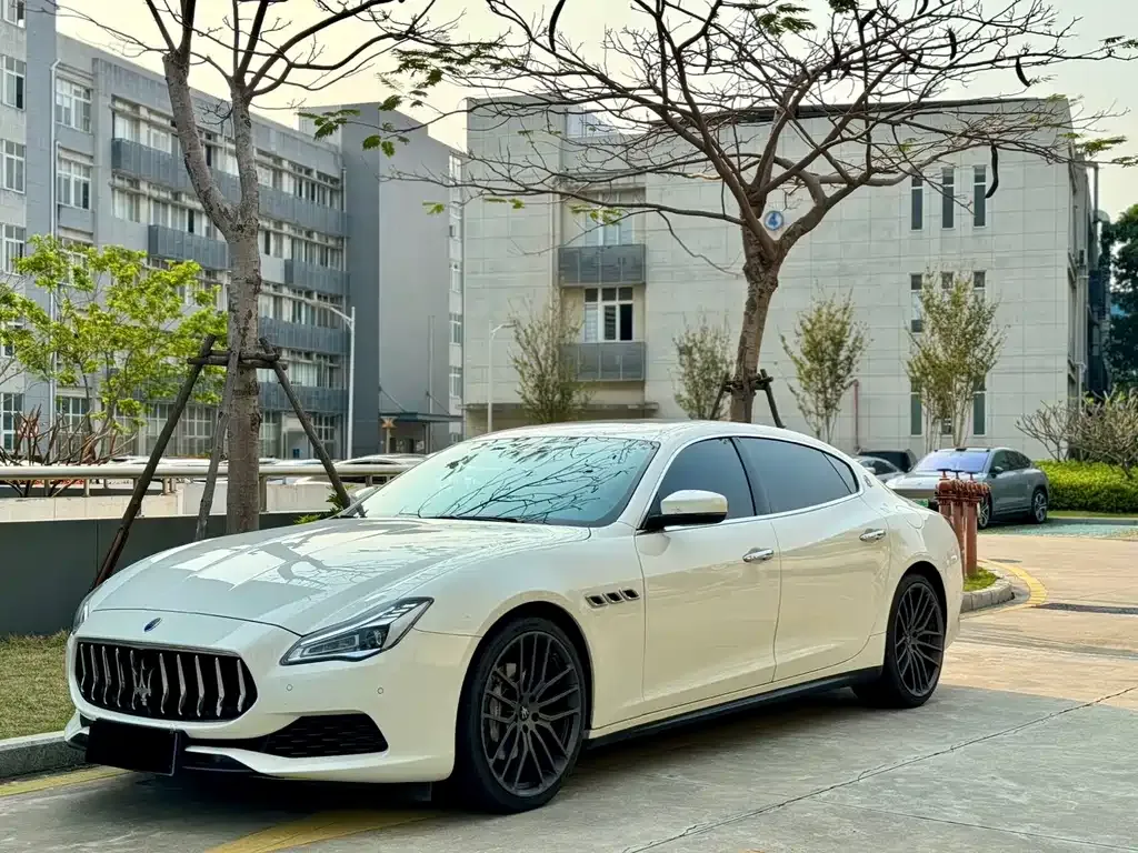 Maserati Quattroporte