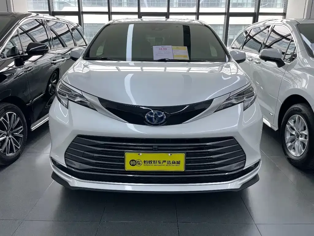 Toyota Sienna — фото 9