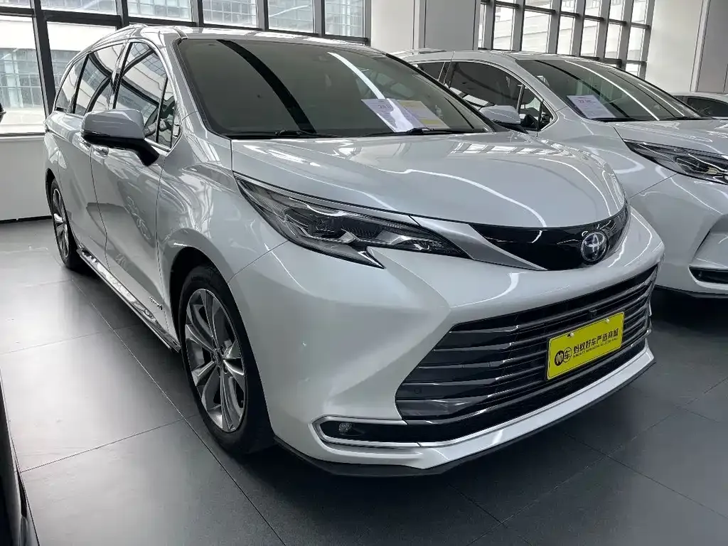 Toyota Sienna — фото 7