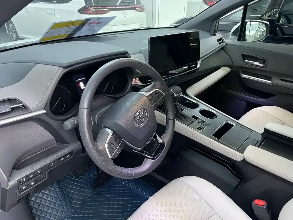 Toyota Sienna — фото 10