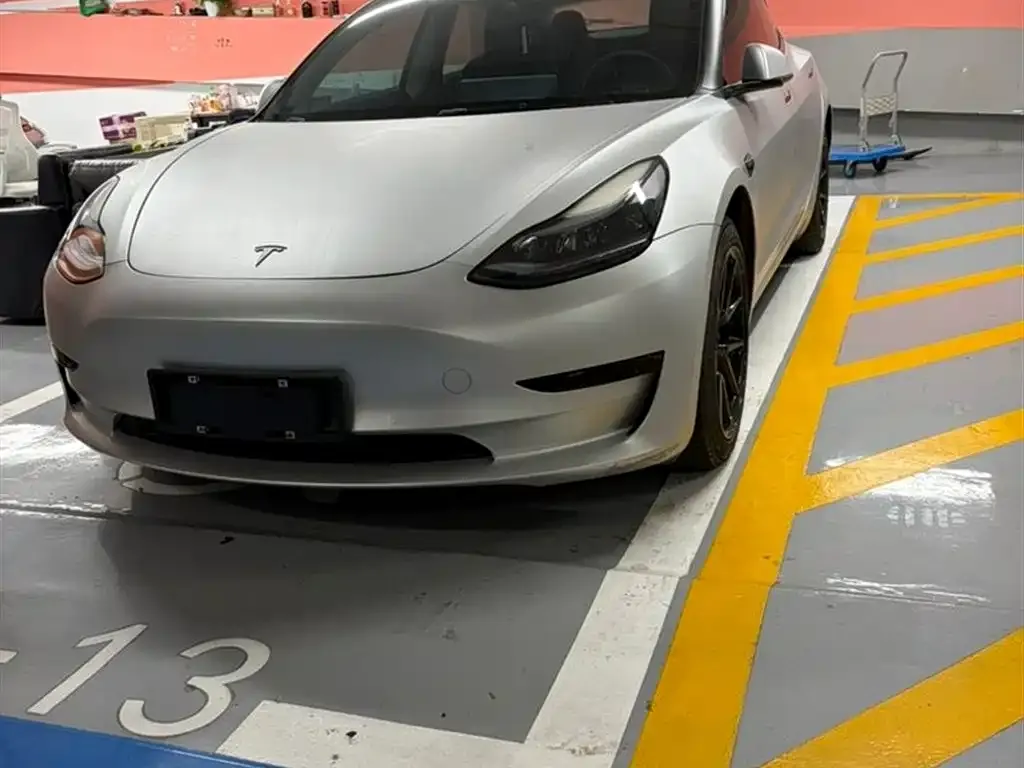 Tesla Model 3 — фото 1