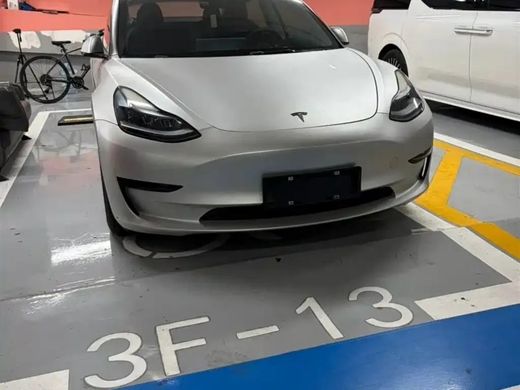 Tesla Model 3 — фото 7