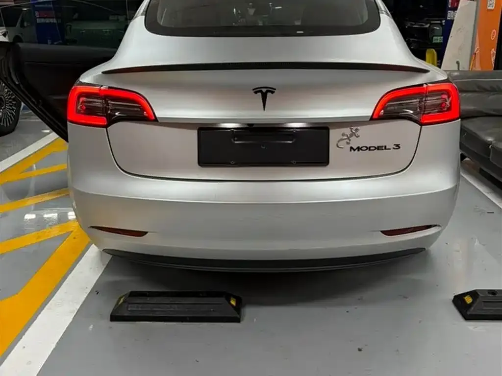 Tesla Model 3 — фото 2