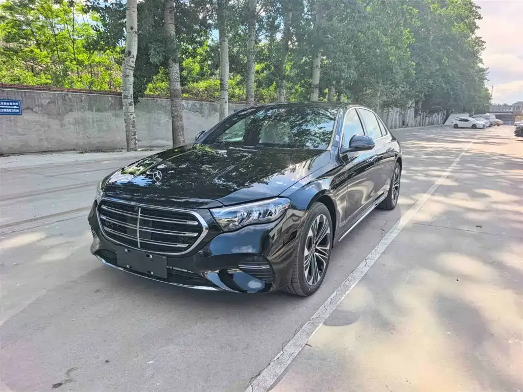 Mercedes-Benz E-Class — фото 7
