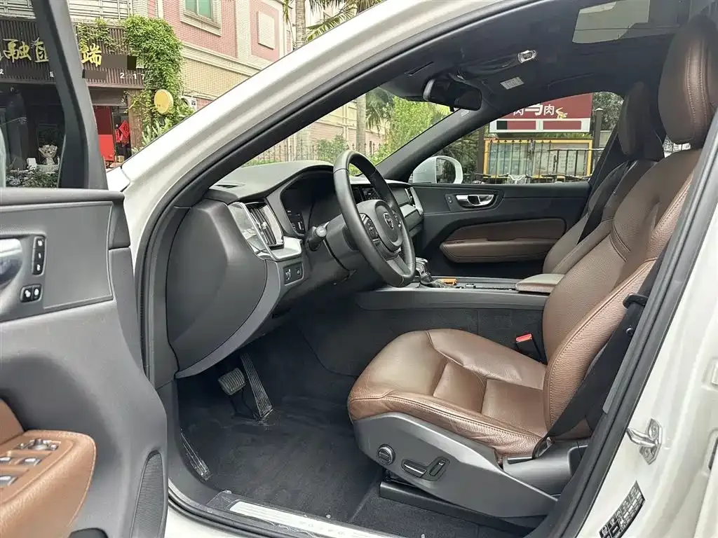 Volvo XC60 2021 из CN, фото 4