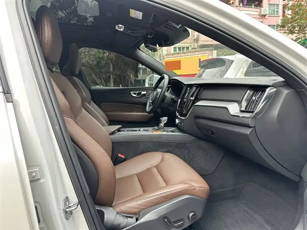 Volvo XC60 2021 из CN, фото 2