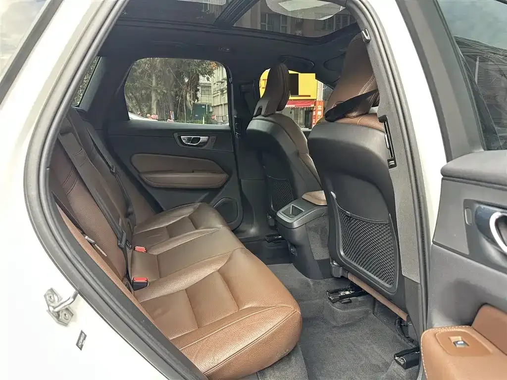 Volvo XC60 2021 из CN, фото 6