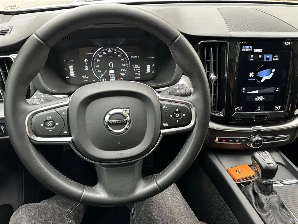 Volvo XC60 2021 из CN, фото 3