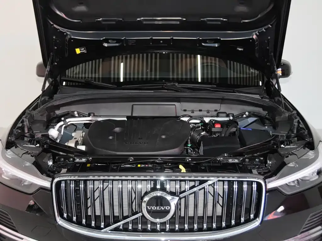 Volvo XC60 — фото 6