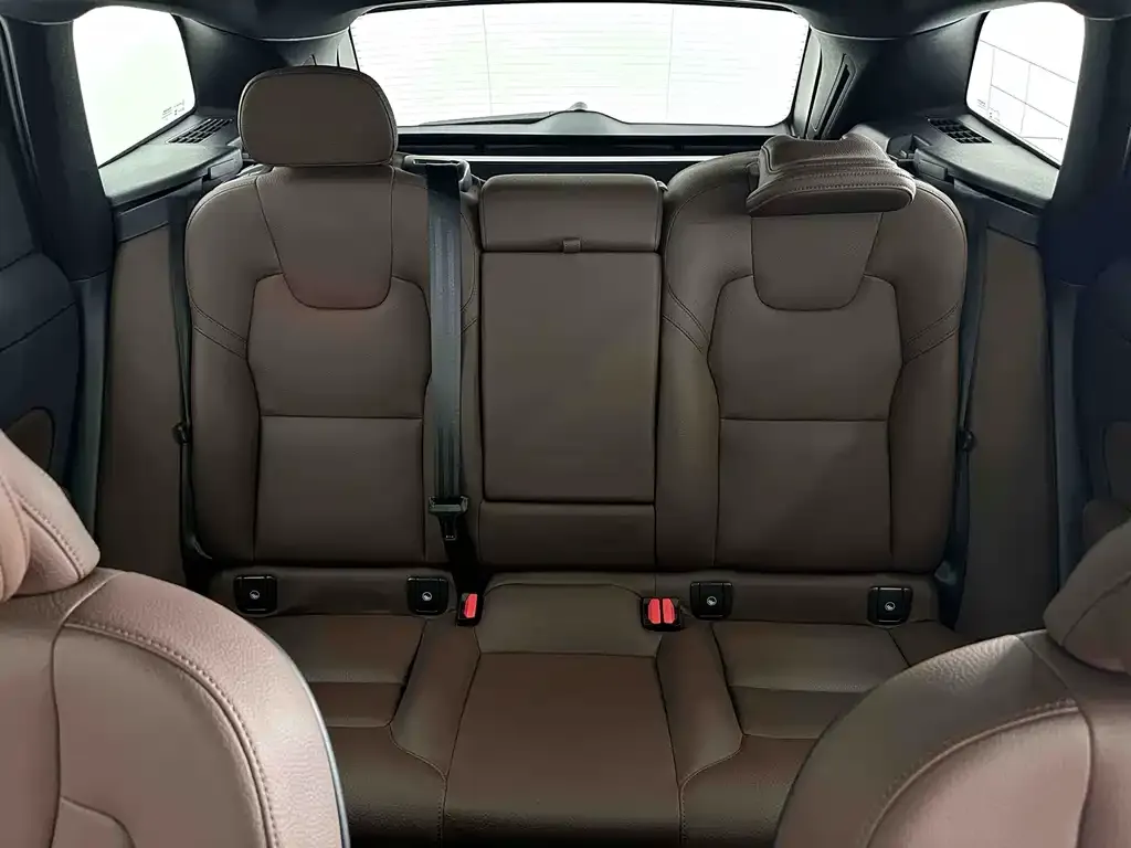 Volvo XC60 — фото 2