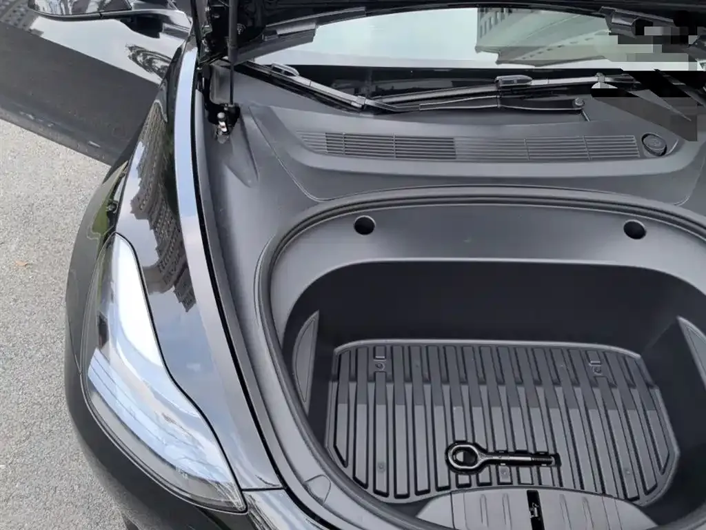 Tesla Model 3 — фото 4