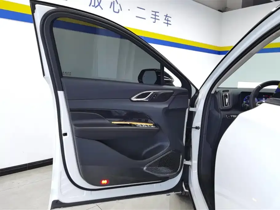 Hongqi HS3 PHEV 2024 из CN, фото 2