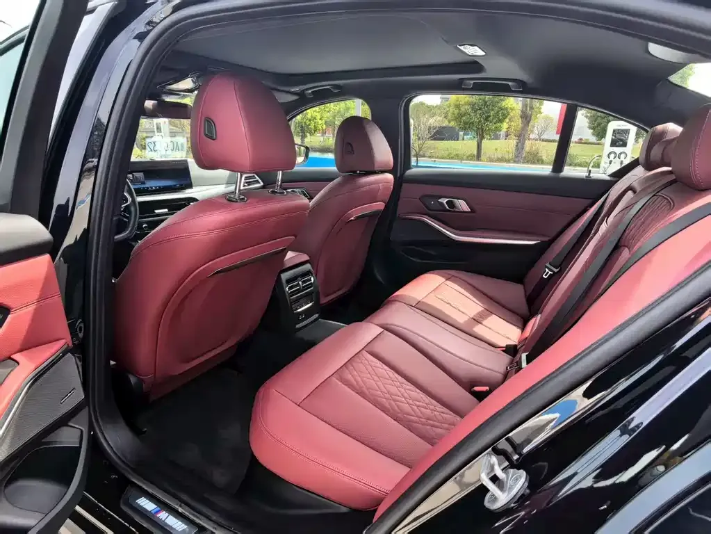 BMW 3 Series 2024 из CN, фото 3