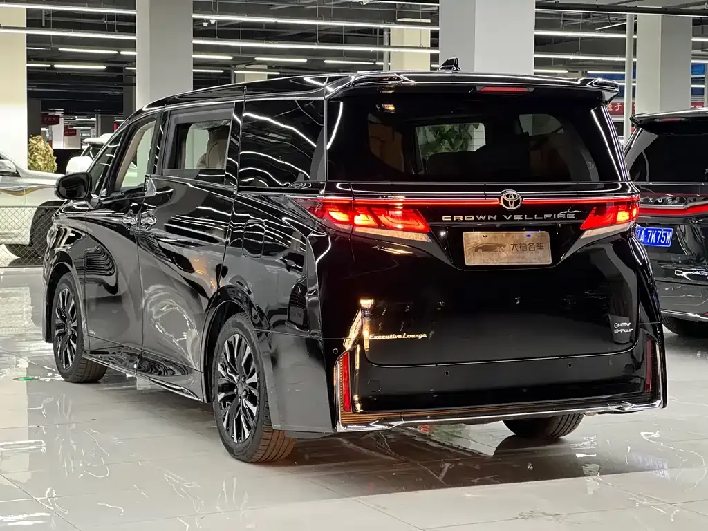 Toyota Vellfire — фото 4