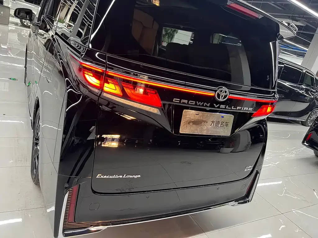 Toyota Vellfire — фото 8