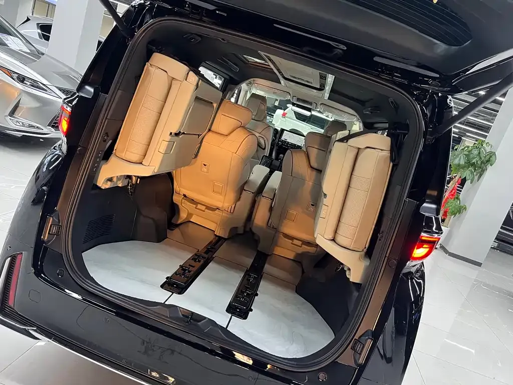 Toyota Vellfire — фото 9